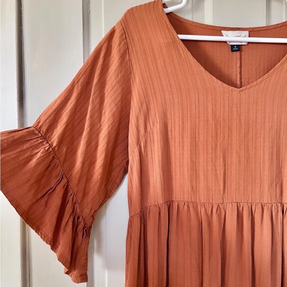 ✨Universal Thread✨ Ruffle Sleeve Dress - Picture 3 of 5